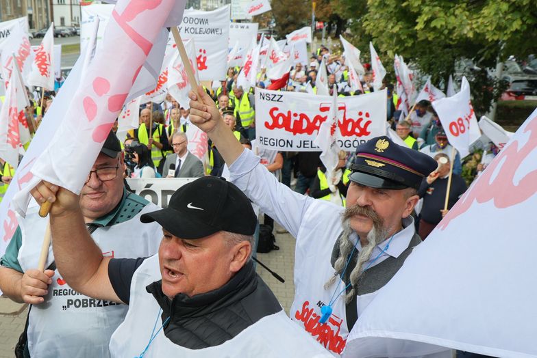 Gigant zwolnił 2,5 tys. pracowników. Interweniowała PIP. Oto, ile dostali pieniędzy