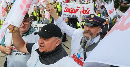 Gigant zwolnił 2,5 tys. pracowników. Interweniowała PIP. Oto, ile dostali pieniędzy
