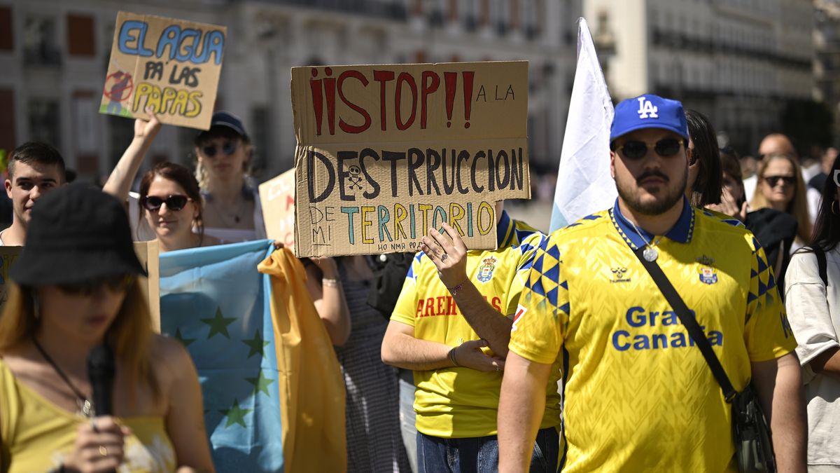 Demonstracja przeciwko turystom na Wyspach Kanaryjskich