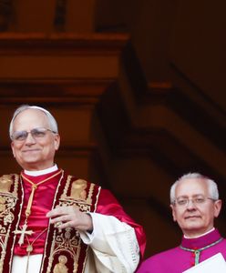 Pierwsze chwile nowego papieża. "Schował twarz w dłoniach"