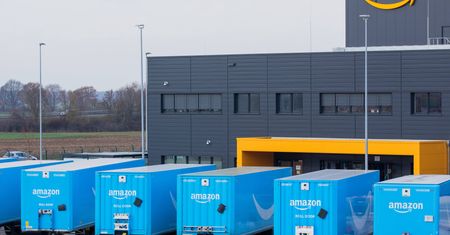 HANDEL. Polacy kupują coraz więcej w sieci. Zyski e-sklepów rosną.