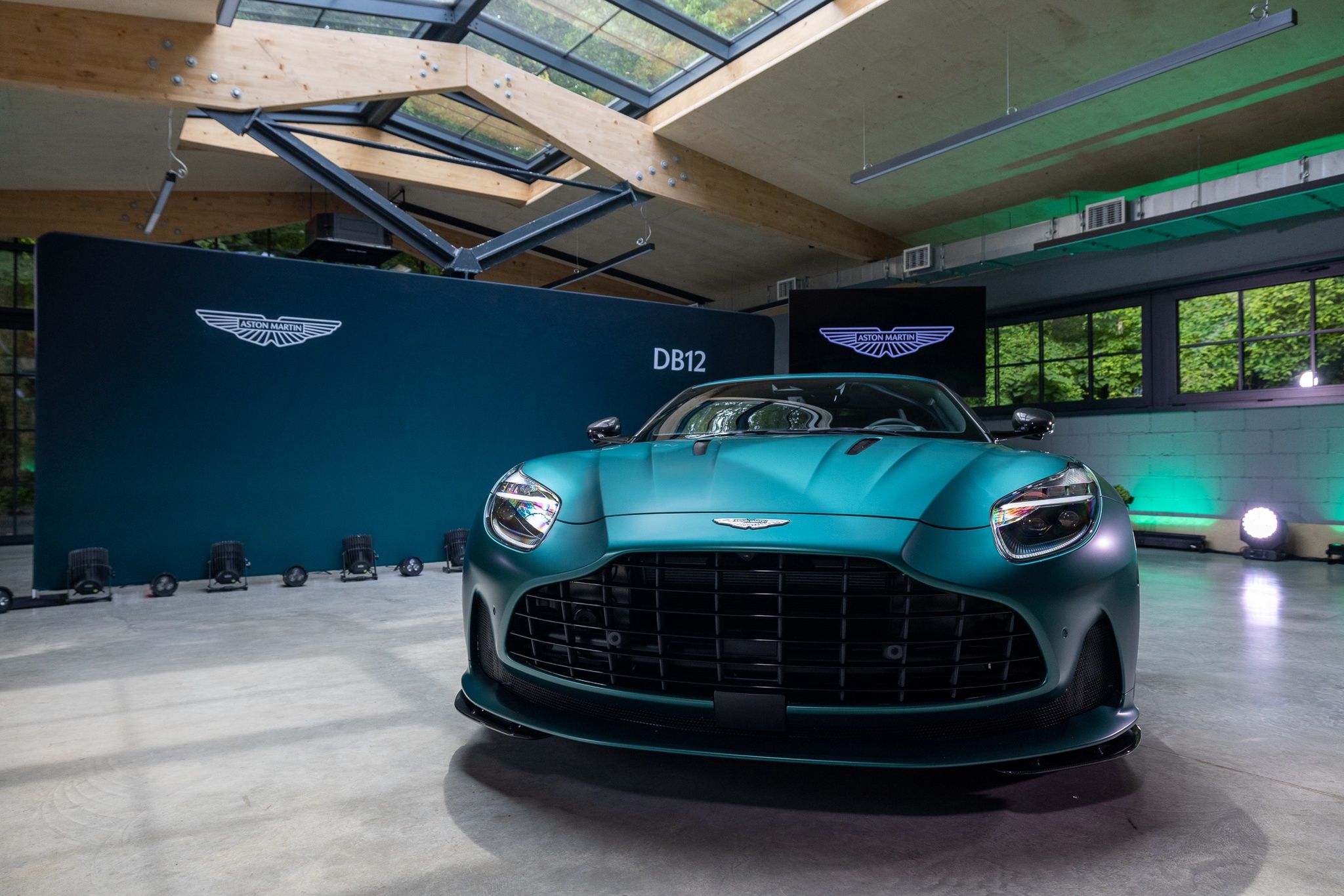 Aston Martin DB12 – polska premiera