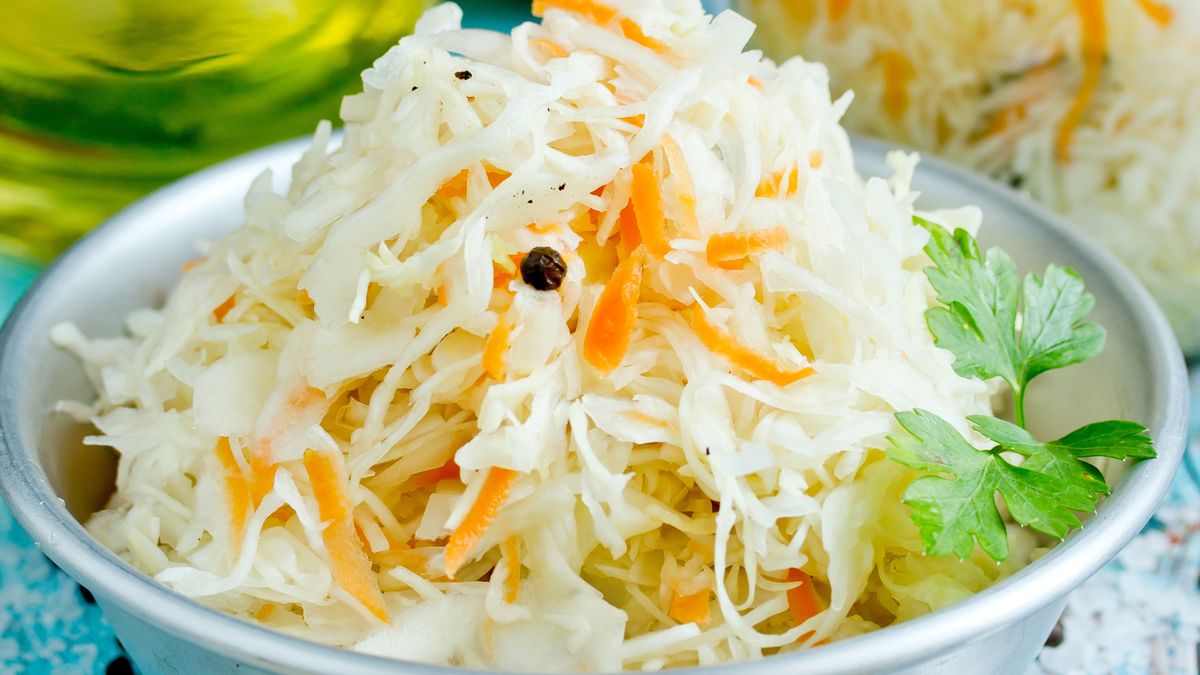 Kiszona kapusta z majonezem to alternatywa dla tradycyjnej wersj