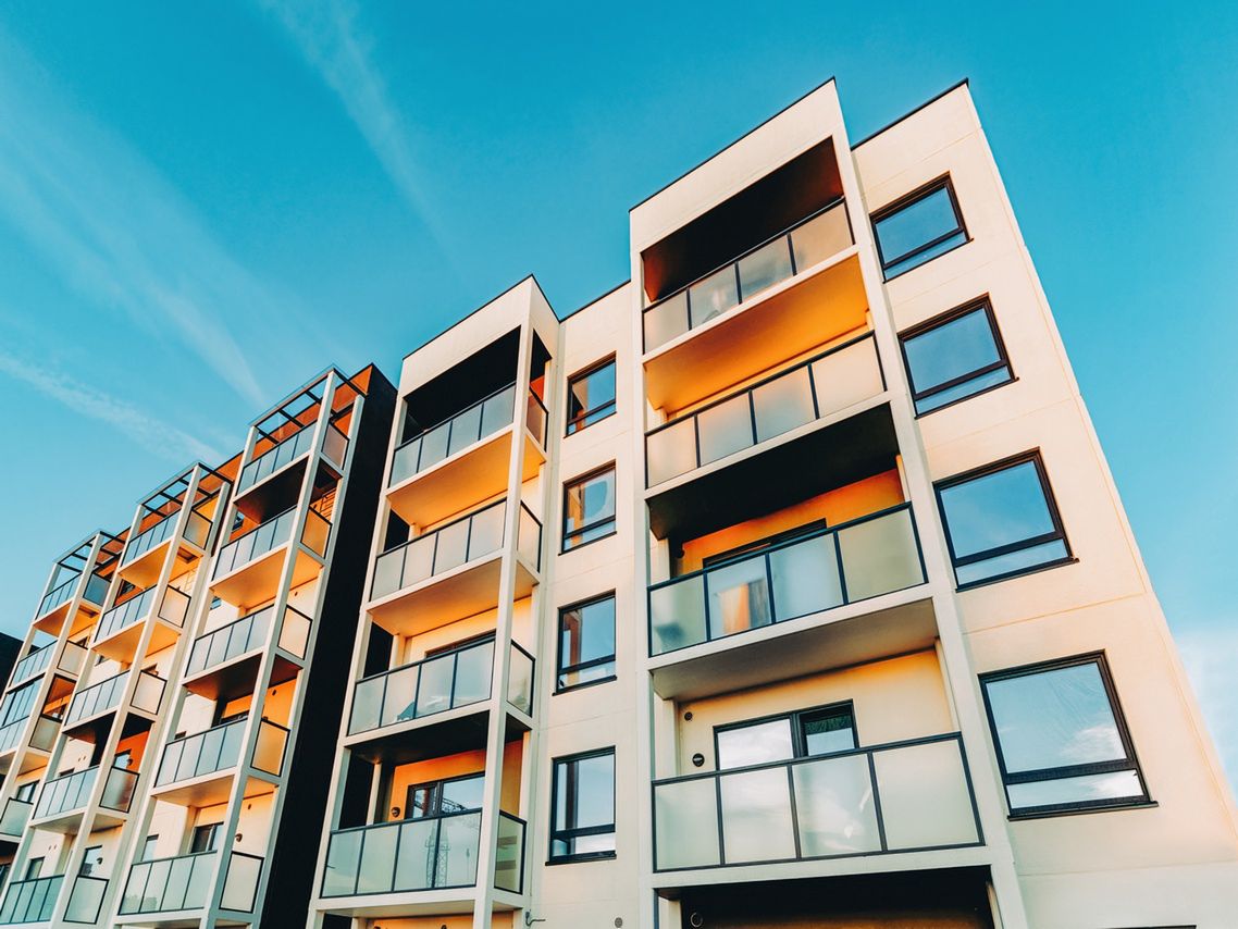 Gdańsk – apartamenty na romantyczny wyjazd dla par. Jak najlepiej spędzić kilka dni nad morzem?