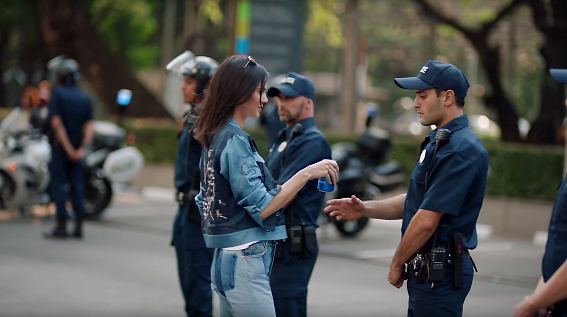 Użytkownicy Twittera wypomnieli Jenner reklamę Pepsi sprzed lat
