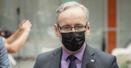 Koniec z obowiązkowymi maseczkami? Eksperci ocenili deklarację Niedzielskiego