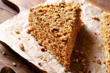 Ciasto Pana Obrażalskiego robi furorę na rodzinnych spotkaniach. Bez pieczenia, gotowe w 15 minut