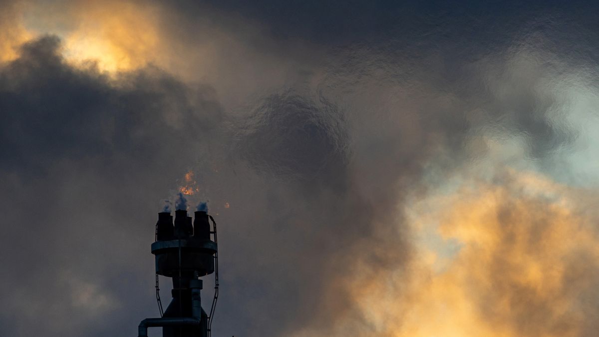 Flammable gases released from a flare stack at the PCK Schwedt oil refinery operated by PCK Raffinerie GmbH, a subsidiary of Rosneft Oil Co., in Schwedt, Germany, on Thursday, April 7, 2022. The PCK refinery, which handles Russian oil delivered via the Druzhba pipeline, supplies 95% of the gasoline, diesel, heating oil and kerosene to Berlin and Brandenburg. Photographer: Krisztian Bocsi/Bloomberg via Getty Images