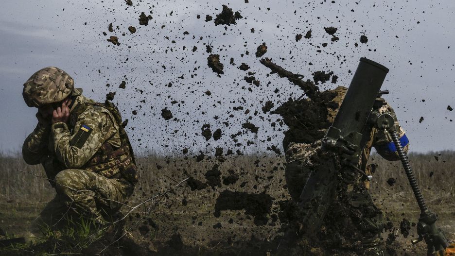 DONETSK, UKRAINE - APRIL 18: Ukrainian soldiers fire targets on the front line in the direction of the city of Ugledar, Donetsk, Ukraine as Russia-Ukraine war continues on April 18, 2023. Heavy weapons are being used in the direction of Ugledar city, which is known as the front where the heaviest tank clashes are occurred. (Photo by Muhammed Enes Yildirim/Anadolu Agency via Getty Images)