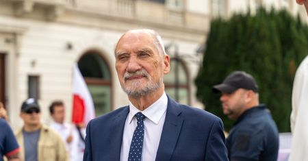 Otoczenie Dudy musi się tłumaczyć ws. Macierewicza