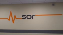 Medialna kariera SOR-u w Sieradzu. Pacjentów wita logo z zapisem prostej kreski, jak na EKG serca, które przestało bić