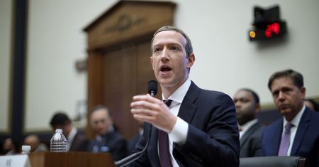Facebook ma swoją listę VIP-ów. Wolno im wszystko