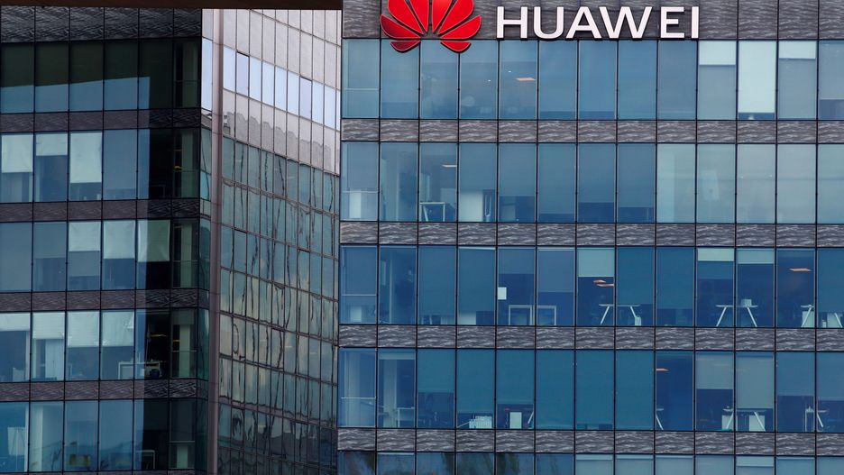 Logo Huawei we Francji