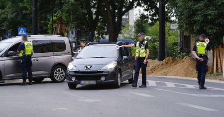 Niektórym udaje przejechać się na farcie, inni takiego szczęścia nie mają. Za przejazd w tym miejscu grozi do 500 zł i 8 punktów