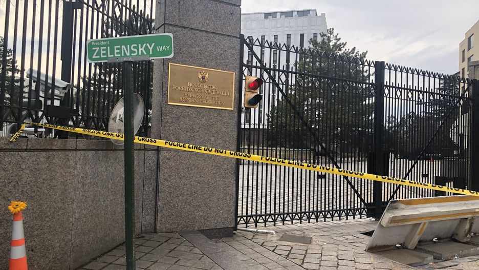 Ulica przy, której stoi ambasada Rosji w Waszyngtonie zmieniła nazwę na „Drogę Prezydenta Zełenskiego”