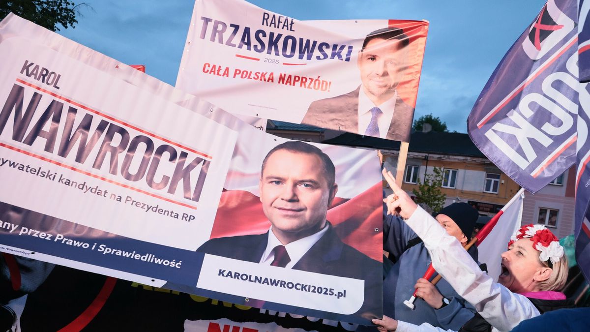 Debata TV Republiki na rynku w Ko?skich
Fot. Anita Walczewska/East News, 28.05.2025. Kampania prezydencka przed druga tura wyborow. Debata TV Republiki na rynku w Konskich, z udzialem kandydata PiS Karola Nawrockiego.
Anita Walczewska