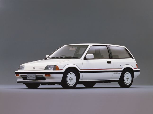 Debiut trzeciej generacji Civica w 1983 był prawdziwym przełomem stylistycznym
