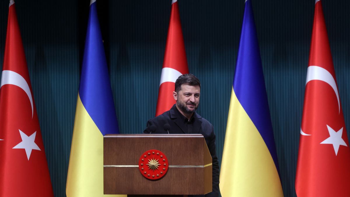 Ukrainian President Volodymyr Zelensky and Turkish President Recep Tayyip Erdogan (not pictured) hold a press conference after their meeting at the Presidential Palace in Ankara, Turkey, 19 November 2025. EPA/NECATI SAVAS Dostawca: PAP/EPA.