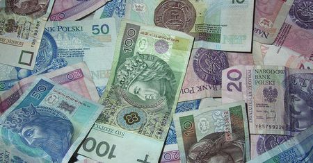 Szefowa ZUS ostrzega ws. 500 plus. "Środki mogą przejść koło nosa"