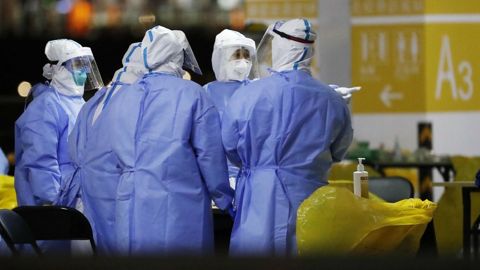 Wielkie testowanie na lotnisku w SzanghajuAll the working staff of Shanghai Pudong International Airport are taking COVID-19 nucleic acid testing in Shanghai,China on 22th November, 2020.(Photo by TPG/cnsphotos) (TopPhoto via AP Images)TOPHO