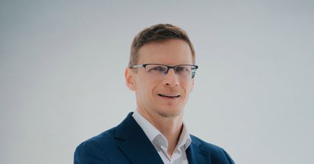 AI trafia do codziennej pracy prawników. Wolters Kluwer wprowadza Librę do Polski