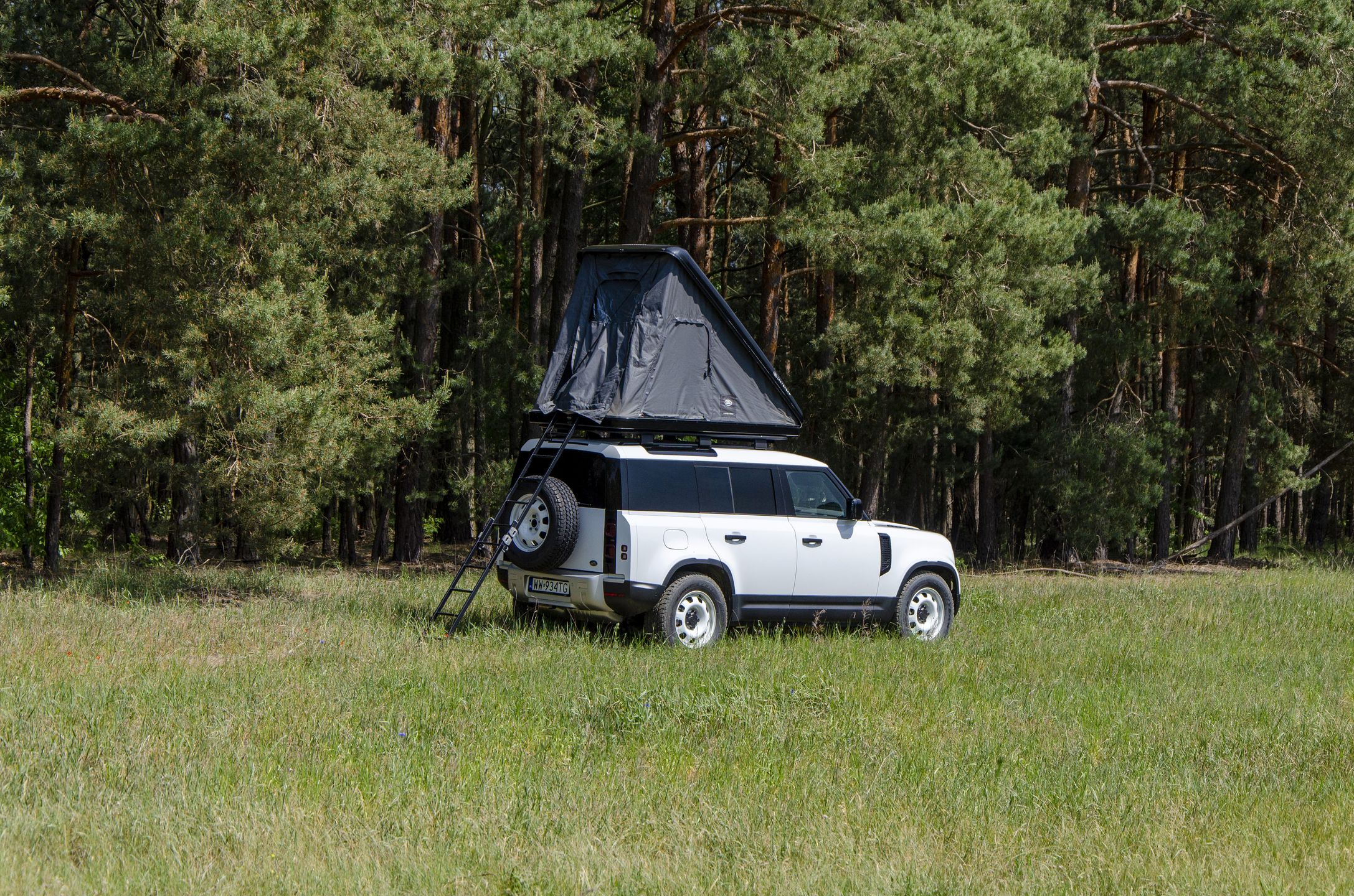 Namiot Autohome sprzedawany i sygnowany przez markę Land Rover. Idealny na szybki wypad w dzikie miejsce. 