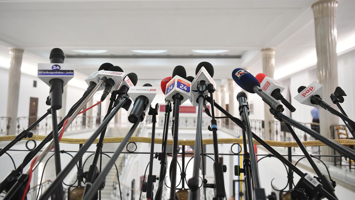 Władza naciska na media