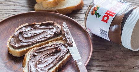 Przysmak małych i dużych łasuchów. Co siedzi w Nutelli?
