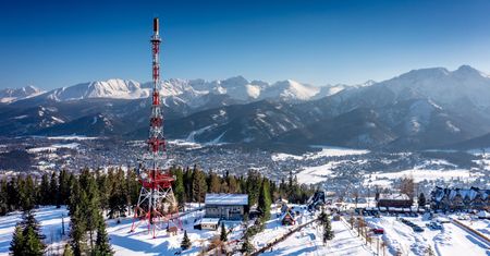 Turyści szturmują Zakopane. "Jakby mogli, to by wjechali na Giewont"