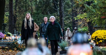 Dodatkowy wolny dzień za Wszystkich Świętych? PIP zabrał głos