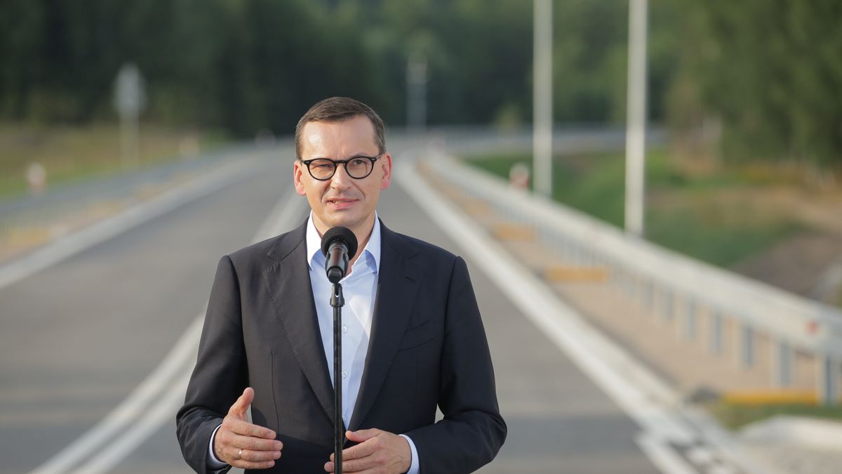Mateusz Morawiecki
Smolajny, 19.08.2022. Premier Mateusz Morawiecki podczas konferencji prasowej  dot. oddania do u�ytku obwodnicy Smolajn w ci�gu drogi krajowej nr 51, 19 bm. w Smolajnach. (sko) PAP/Tomasz Waszczuk
Tomasz Waszczuk
konferencja, obwodnica, polityk polityka, prasowa