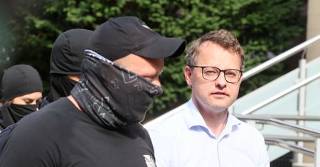 Ukazały się nowe zdjęcia Romanowskiego. B. wiceminister w kajdankach