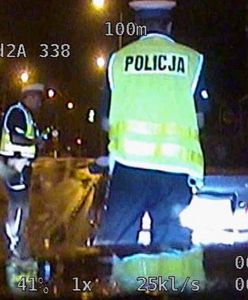 Godzina 2:57 w nocy, w radiowozie już na niego czekali. Teraz słono zapłaci