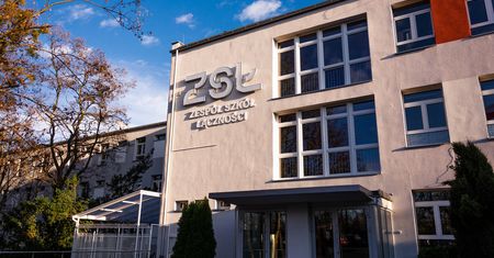 Nauczanie hybrydowe: dyrektorzy radzą sobie sami, MEN nadal pracuje w ciszy