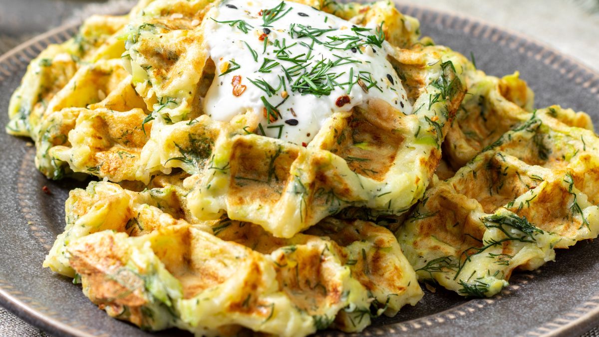 Gofry z cukinią i parmezanem są pyszne i chrupiące