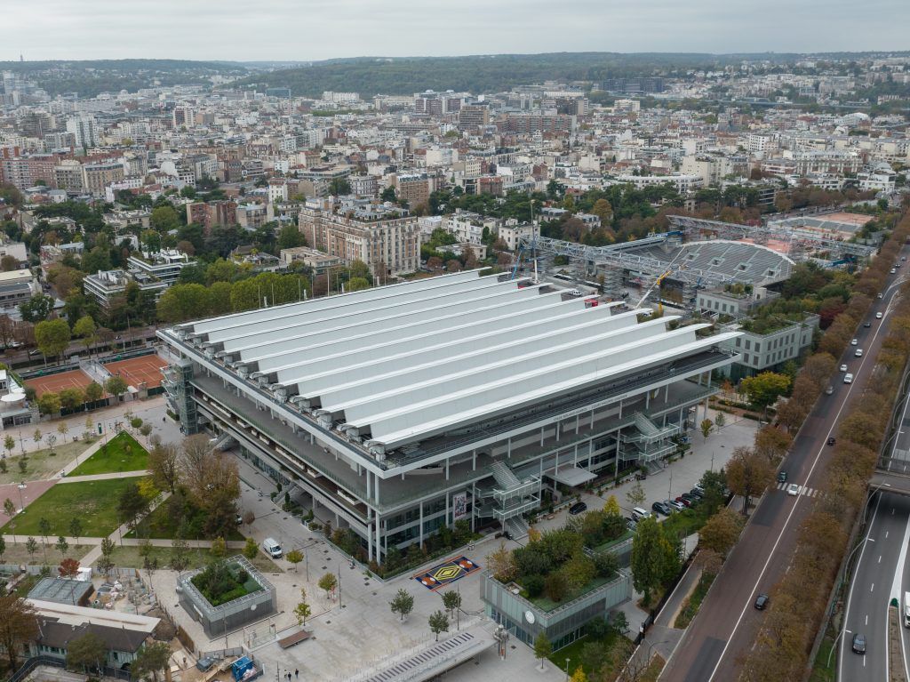 Roland Garros został patronem kortów, na których rozgrywany jest jeden z najważniejszych turniejów tenisa ziemnego fot. Autorstwa Arne Müseler/CC BY-SA 3.0 de