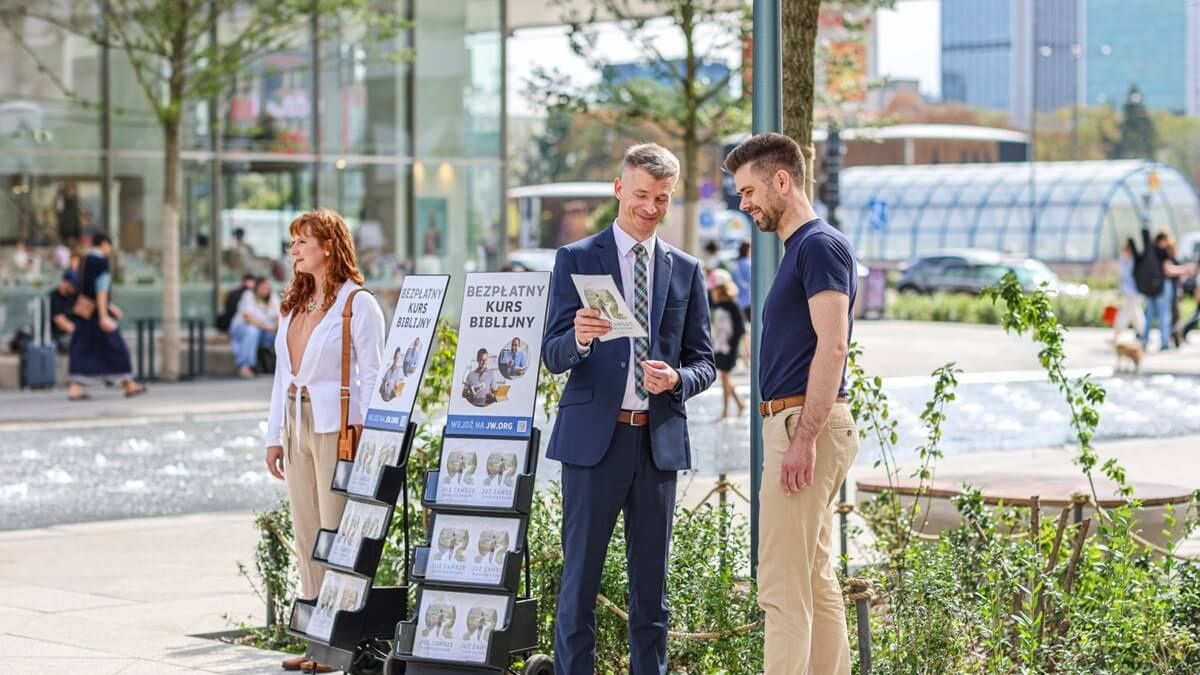 Świadkowie Jehowy proponują kurs biblijny