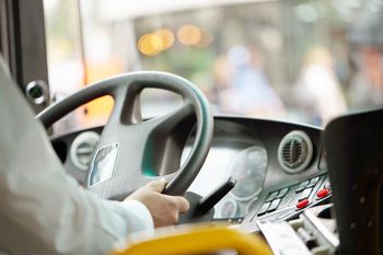 Wpadł w trakcie kontroli. Kierowca autobusu miał pół promila