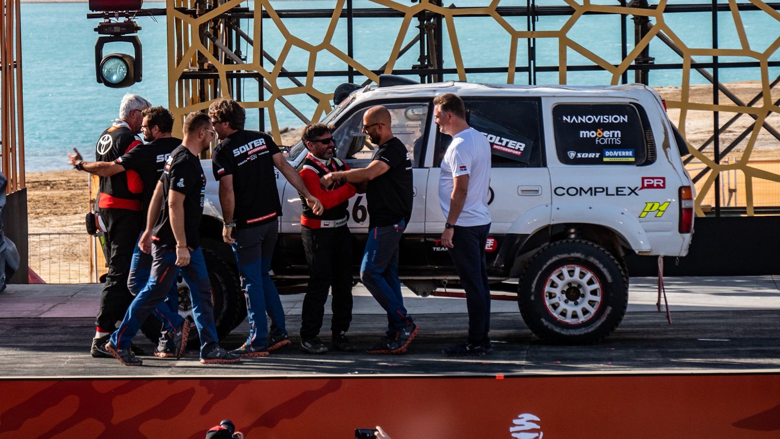 Zespół Toyota Team Classic ma podwójny powód do zadowolenia. Trzecie miejsce to duże osiągnięcie, ale samo zezwolenie na dalszą jazdę graniczyło z cudem. 