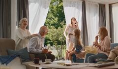 Rodzinne wyzwanie chrupania w kampanii Familijnych wafli Gofrowych