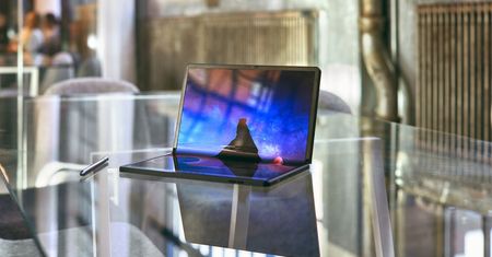 ThinkPad X1 Fold trafia powoli do sklepów. Ile kosztuje PC ze składanym wyświetlaczem?