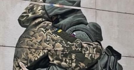 Nie chcą braterskiego uścisku. Australijski mural uraził Ukrainę