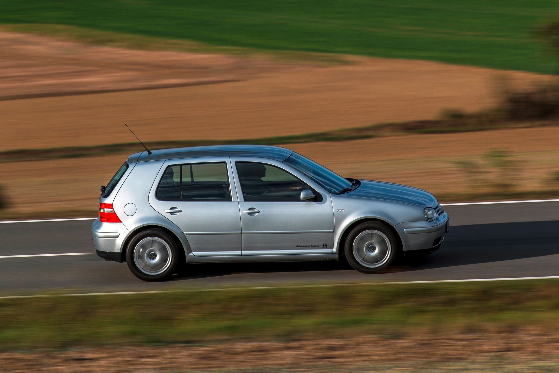 Sportowe odmiany V6 i GTI polecamy entuzjastom szybkiej jazdy i tuningu. Części do modyfikacji Golfa IV jest bardzo dużo.