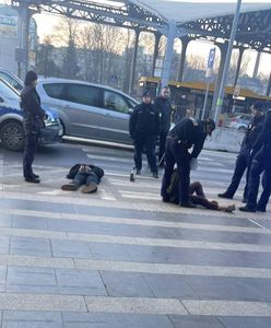 Bili go bez litości kastetem. Napaść nastolatków na taksówkarza