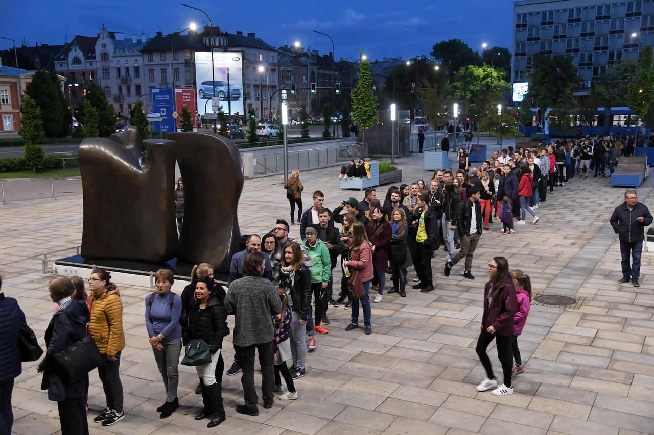 Kolejka do Muzeum Narodowego w Krakowie podczas Nocy Muzeów w 2019 r.