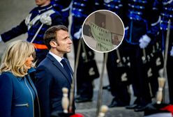 Macron "powitany" w Hadze. Przemówienie przerwane