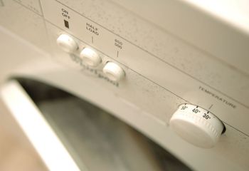 Mandat za robienie prania. Można dostać nawet 5 tys. zł kary