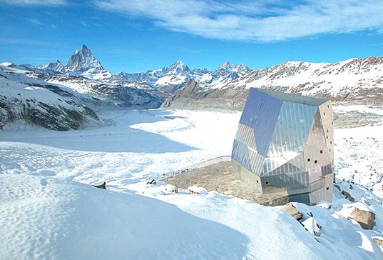 Samowystarczalny dom na alpejskim lodowcu