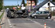 Tragedia na drodze. Dwie osoby zginęły, ranne są dzieci, a sprawca z vw golfa uciekł