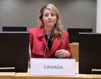 To cios w bogatych Rosjan. Nie kupią już ubrań, biżuterii i dzieł sztuki